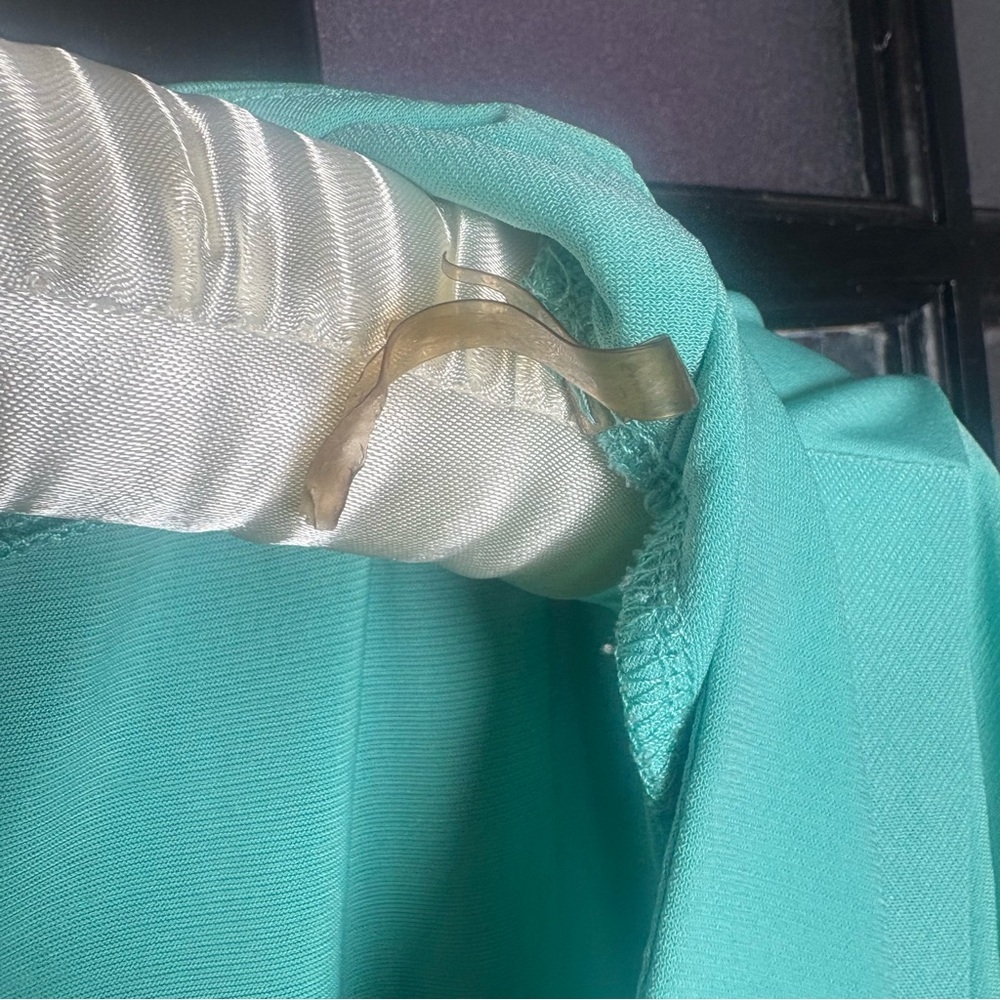 Maurices Turqouise Scoop Neck Flutter Sleeve Top Size Large - Picture 5 of 10